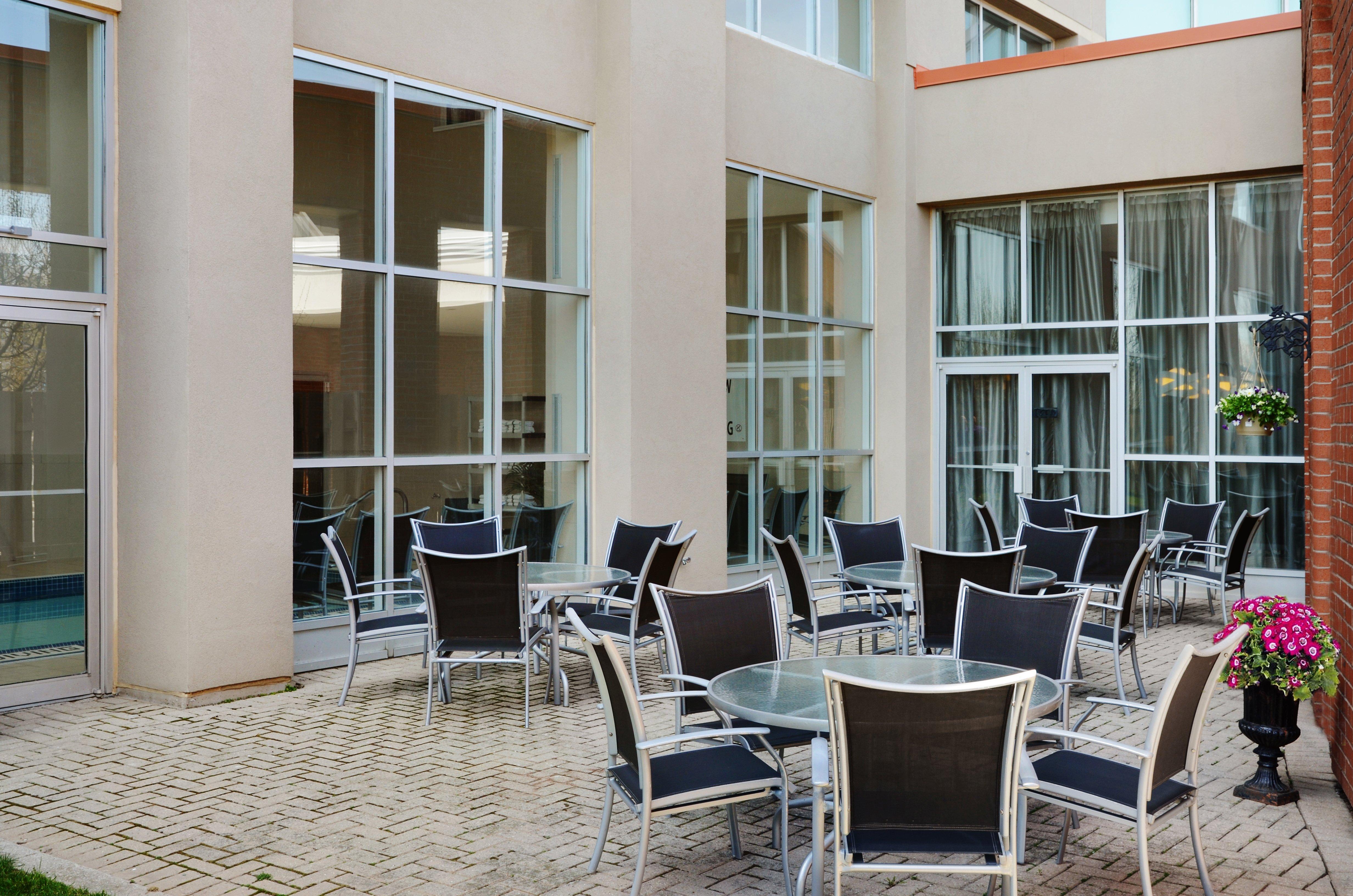 Holiday Inn Hotel & Suites London By Ihg Exterior photo